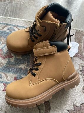 Boys Tucker Boot Tan Lace-Up Ankle with Strap Non-marking Sole Memory Foam NWT